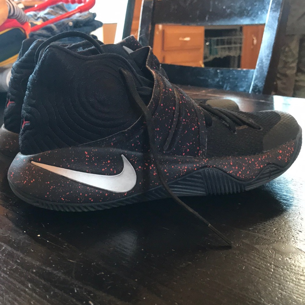 Nike Kyrie 2 basketball shoes